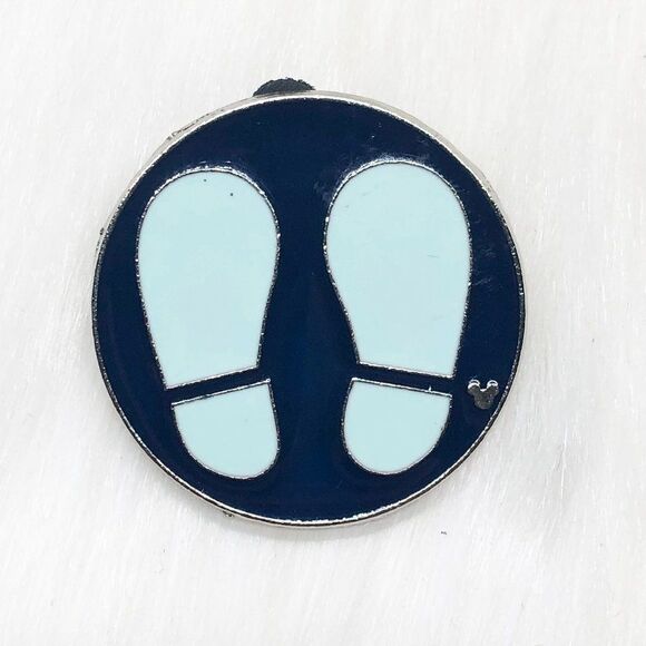 🔮 5/$25 Disney Mickey Mouse Footprint Pin - Picture 1 of 3